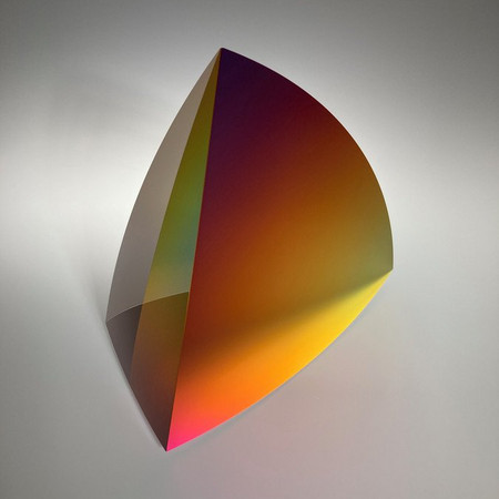 Tetrahedron Dichroic Red